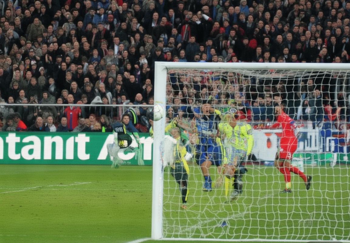 2013欧冠巅峰战：巴塞罗那VS巴黎圣日耳曼经典对决回顾(图3)